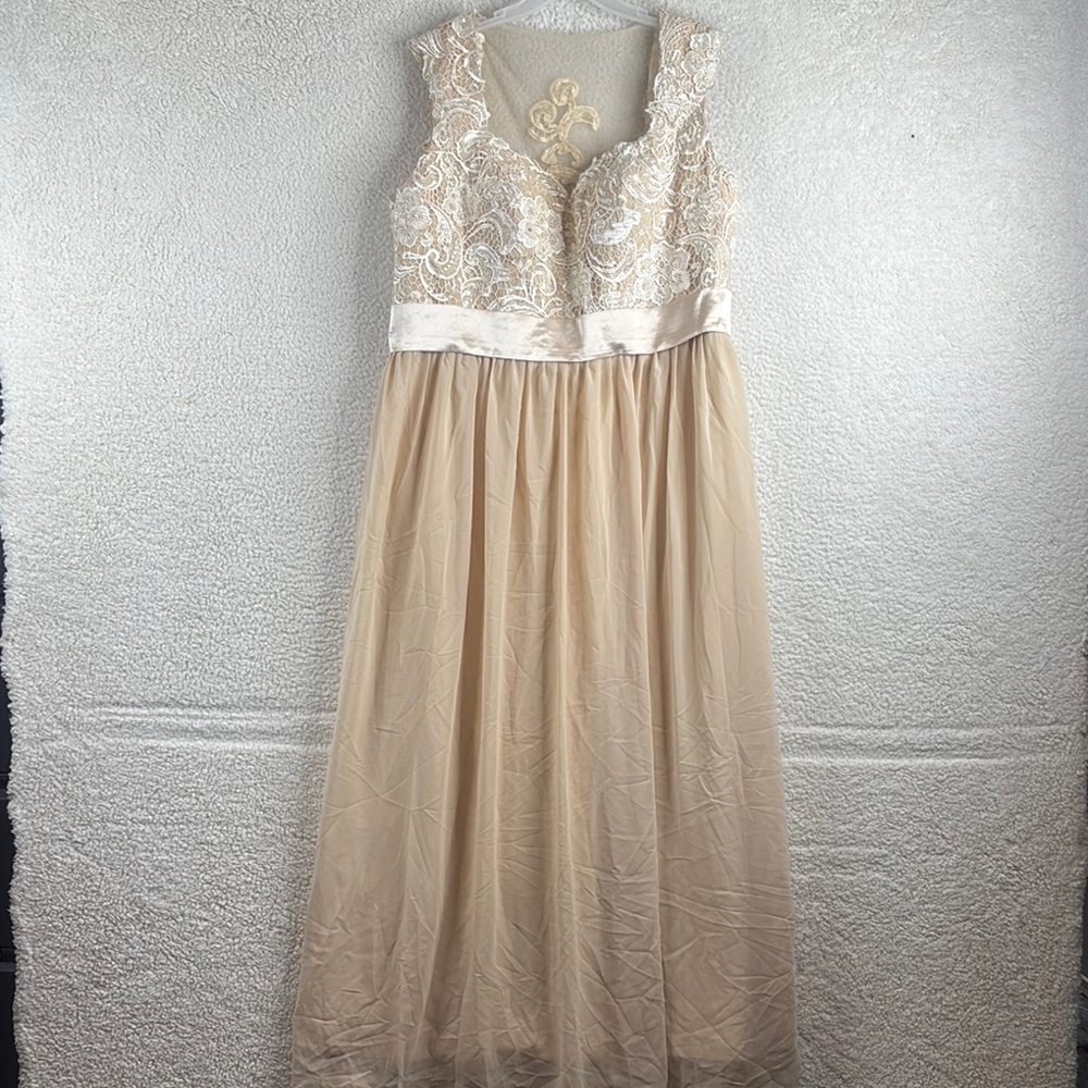 Elegant Cream Lace Evening Dress